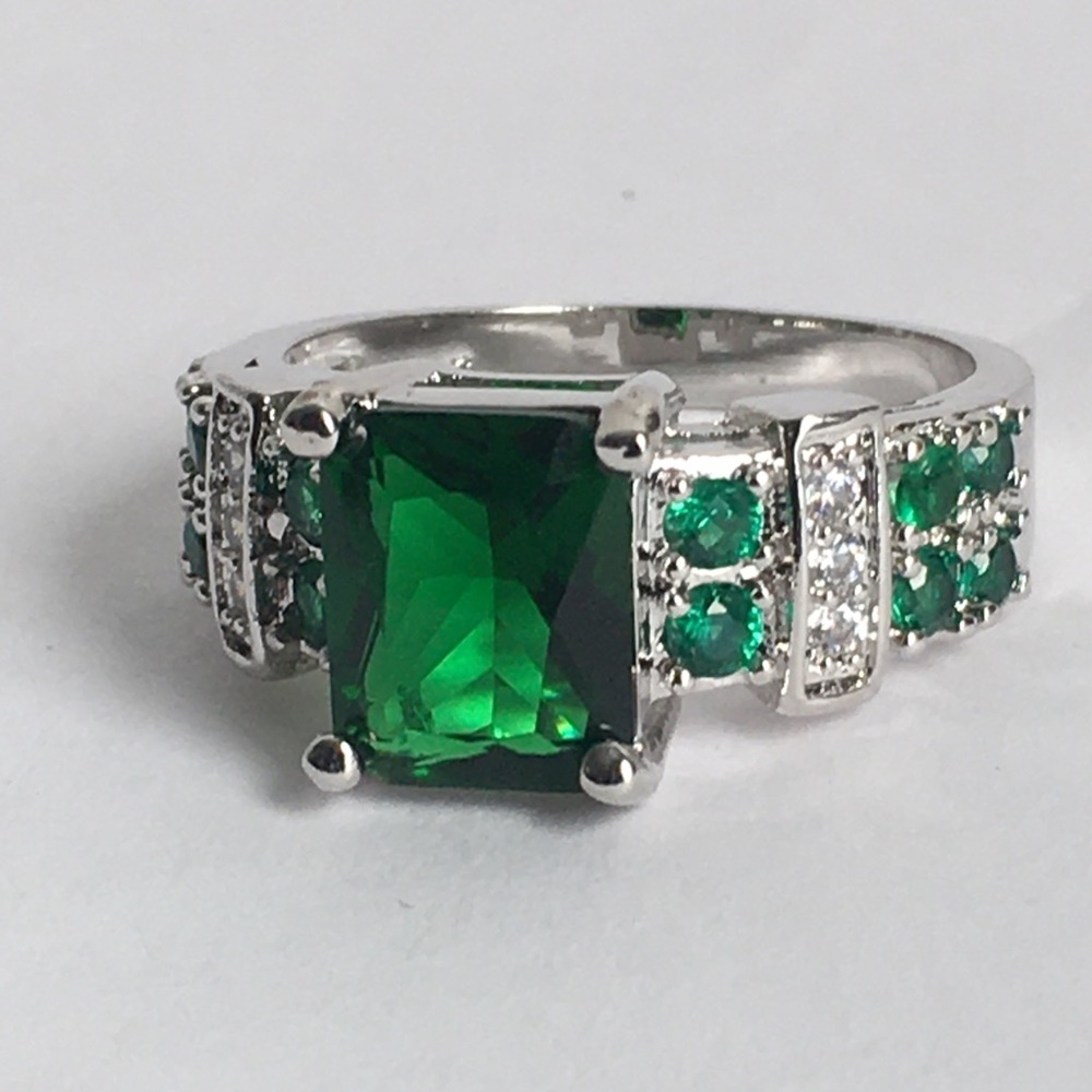 NEW WOMENS RING SIZE 9 - Picture 11 of 13